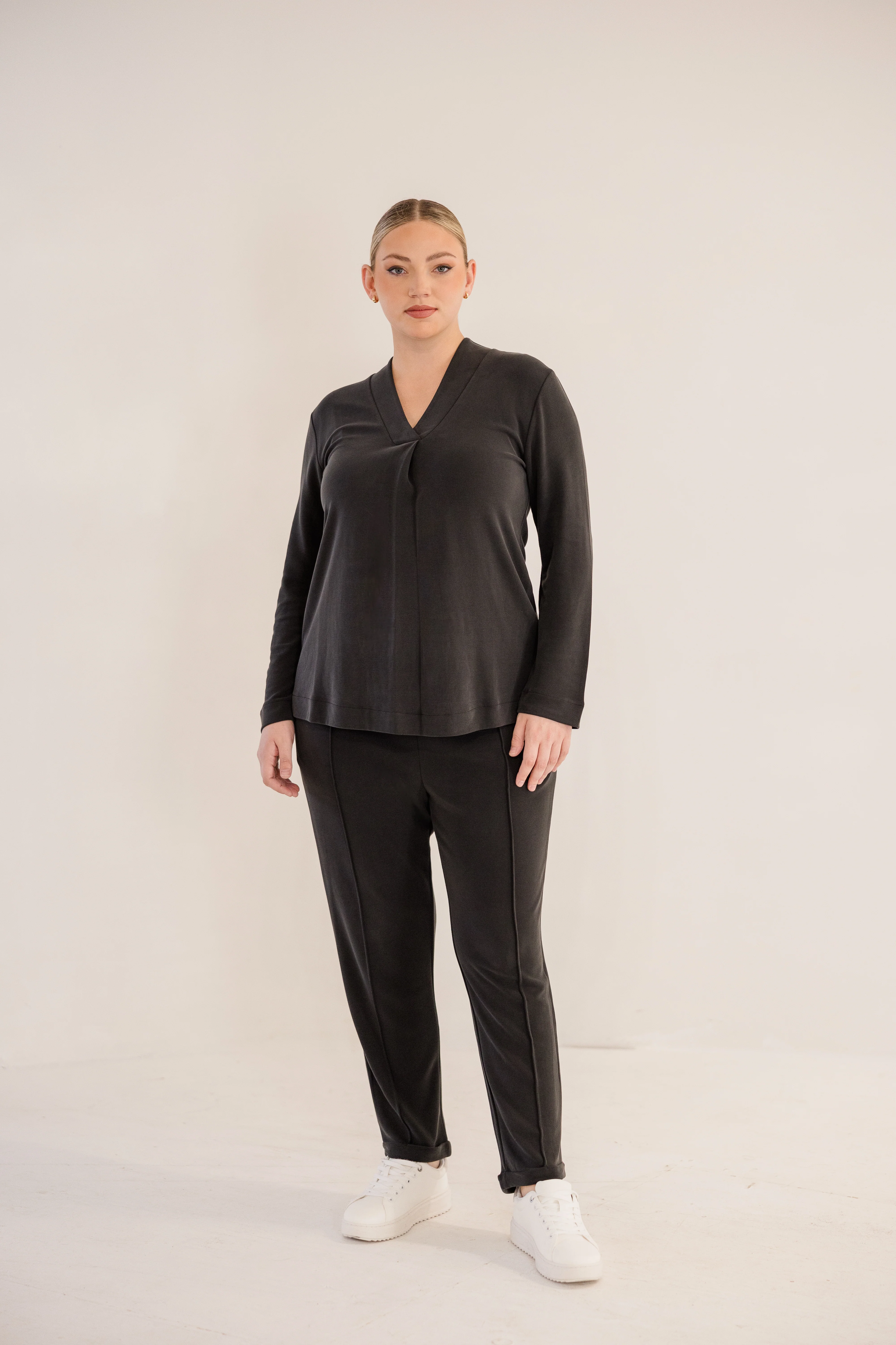 Chloe Pintuck Taper Pant, Black - Image 4