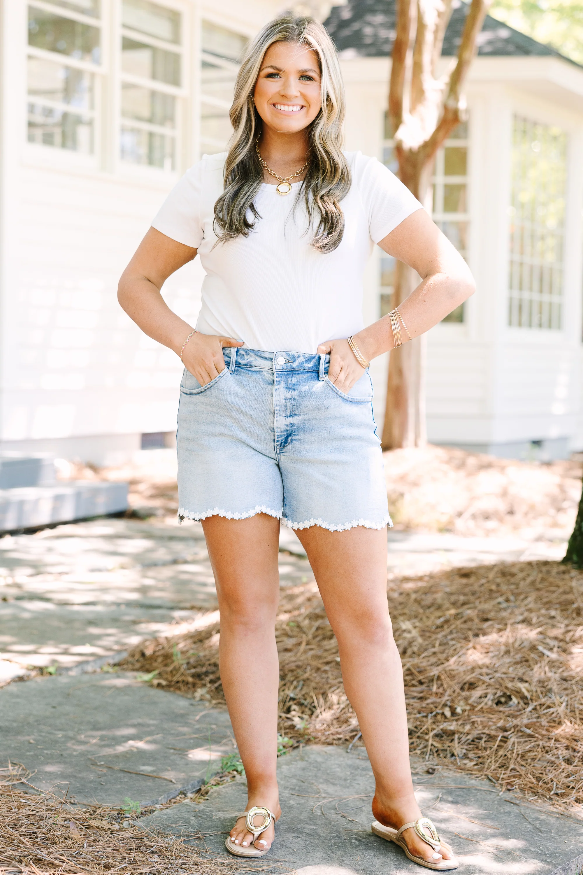 Daisy Fields Shorts, Light Wash - Image 2